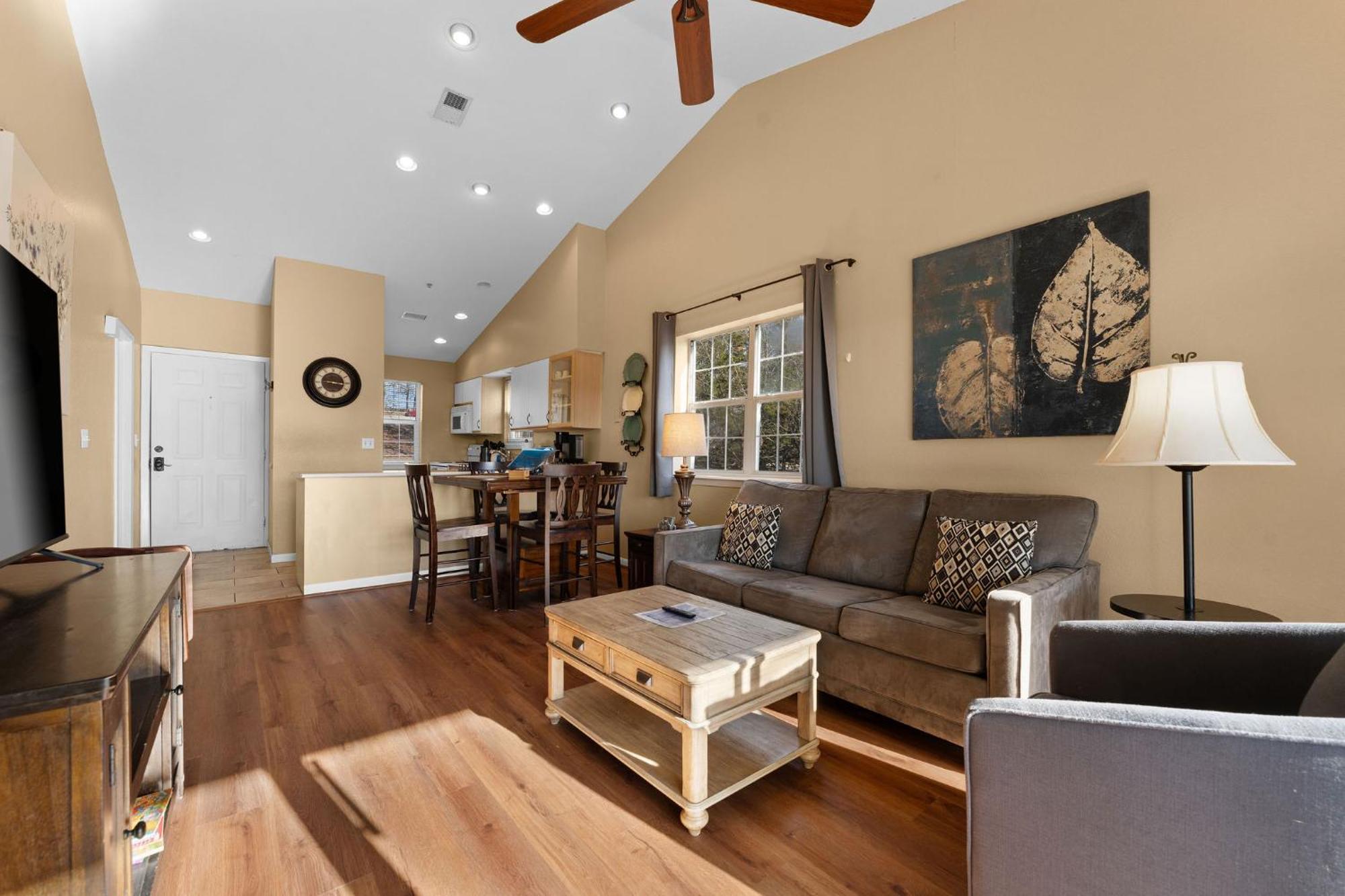 Cozy Top Floor 2Br Condo With View And Amenities!! Point Lookout Luaran gambar