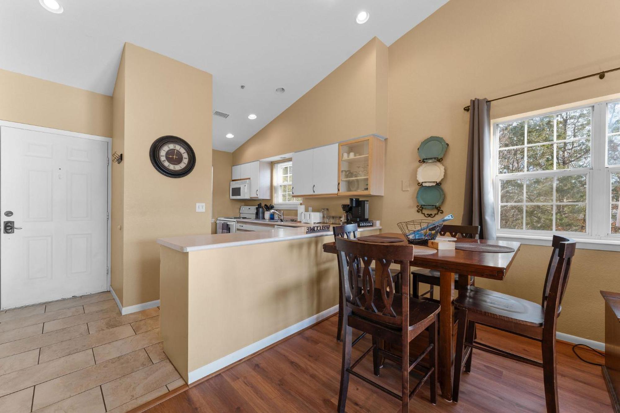 Cozy Top Floor 2Br Condo With View And Amenities!! Point Lookout Luaran gambar