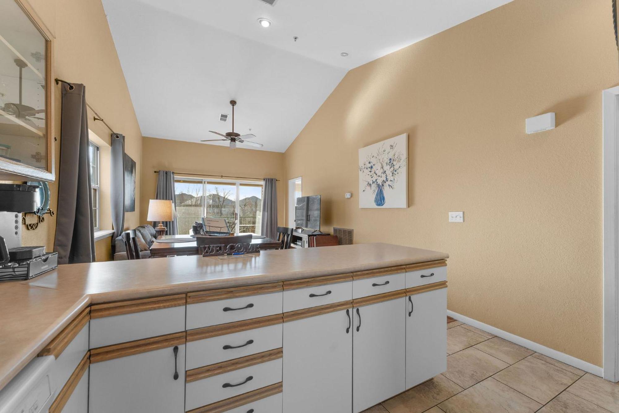 Cozy Top Floor 2Br Condo With View And Amenities!! Point Lookout Luaran gambar