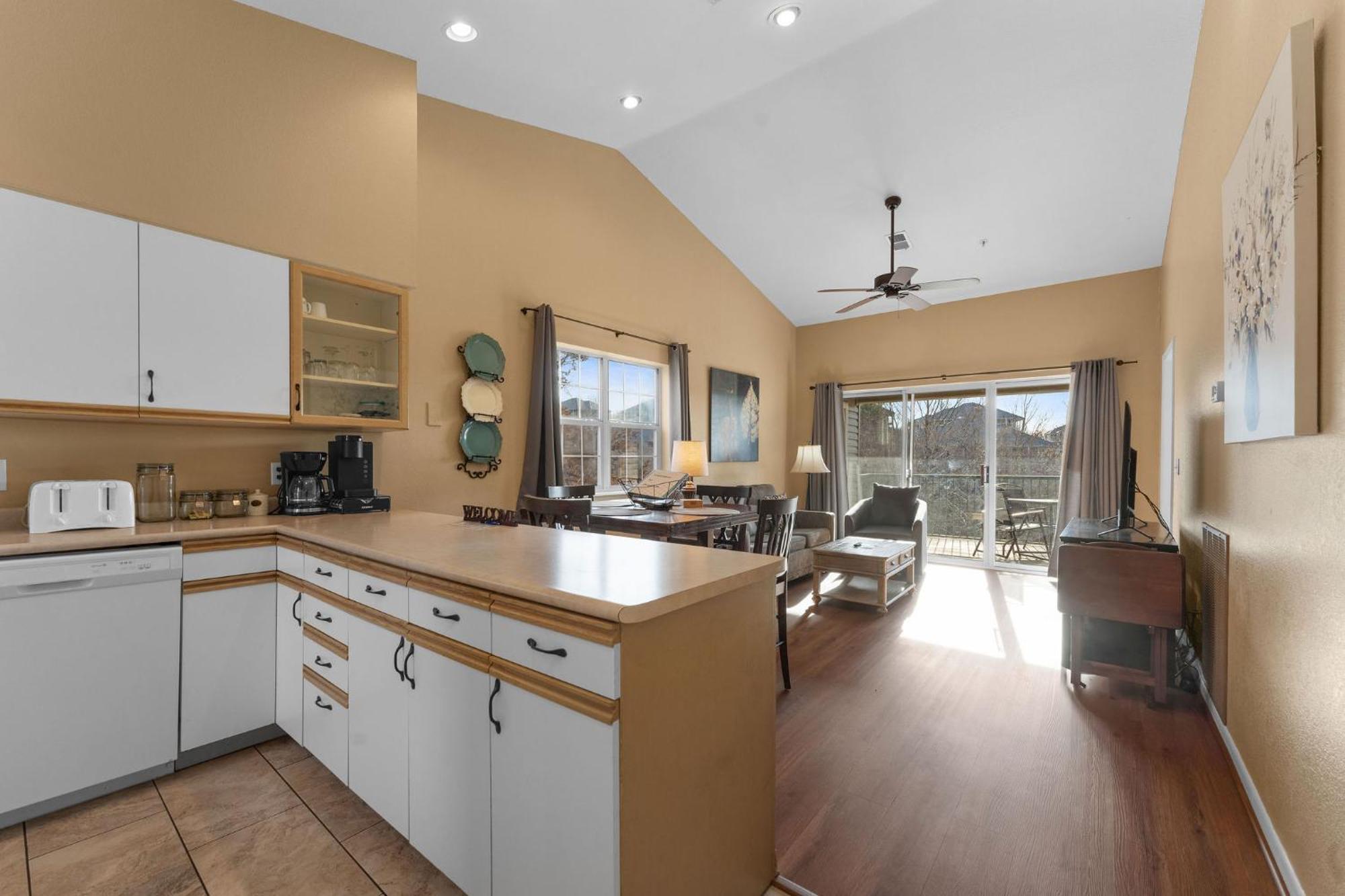Cozy Top Floor 2Br Condo With View And Amenities!! Point Lookout Luaran gambar