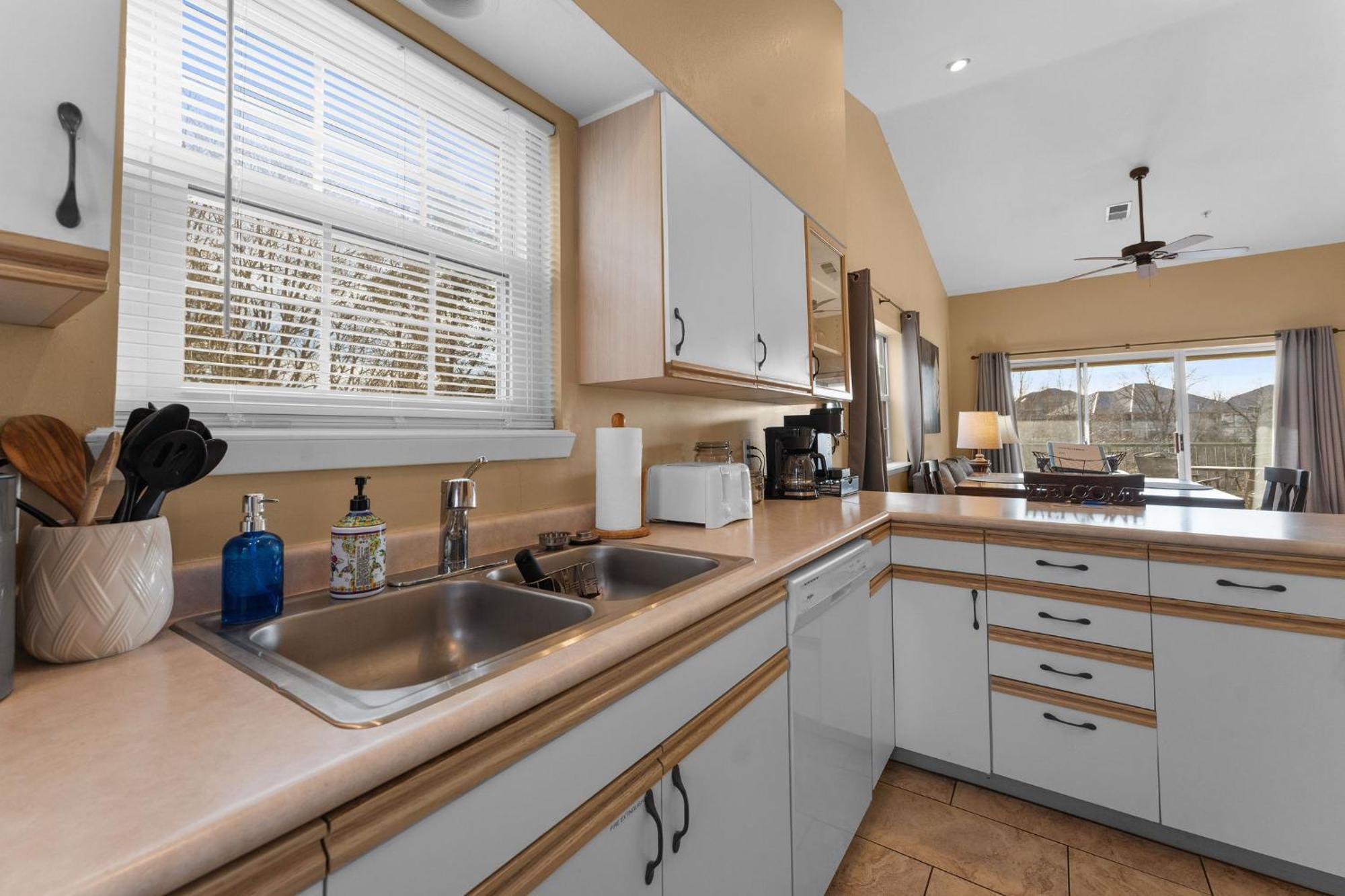 Cozy Top Floor 2Br Condo With View And Amenities!! Point Lookout Luaran gambar